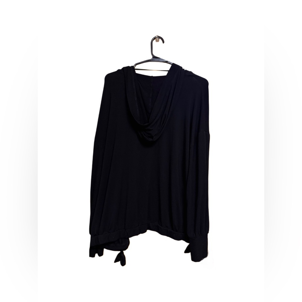 SOLD: Mercari. Torrid Super Soft Hooded Cardigan – Size 1X – NWOT 🖤 - Picture 3 of 7